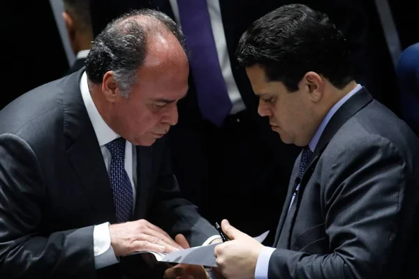 Rolou na 5ª: líder de Bolsonaro é alvo da PF e petistas milionários