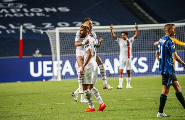 Neymar comemora gol