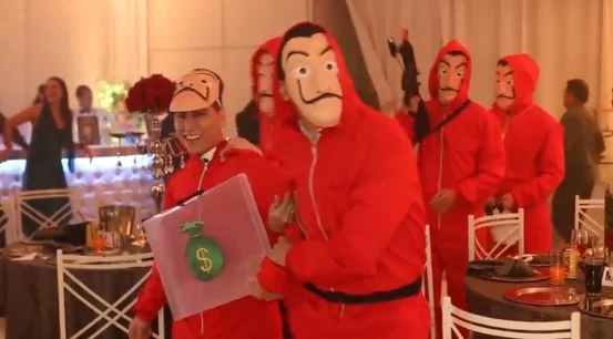 Noivos recriam cena de La Casa de Papel e vídeo viraliza na web - destaque galeria