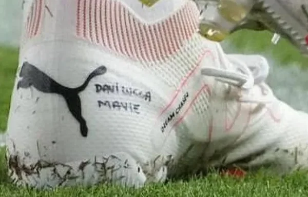 Neymar usa chuteira e detalhe “fofinho” chama atenção - destaque galeria