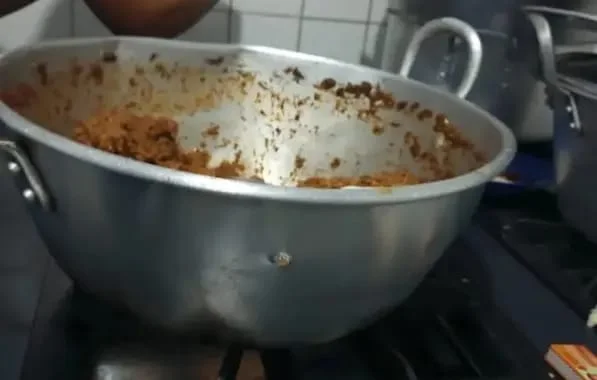 Tiro atinge cozinha de escola durante o preparo do lanche