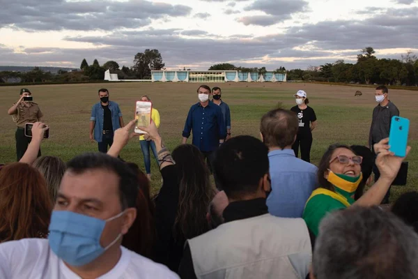 Bolsonaro na portaria do Alvorada