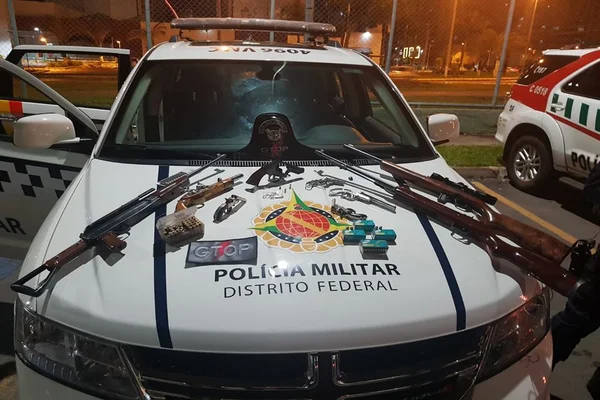 Vídeo: PMDF apreende sete armas guardadas dentro de apartamento