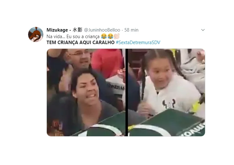 Ele mostra uma loja brasileira Ele mostra uma loja brasileira