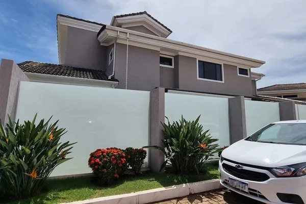 Nova casa de Bolsonaro fica a 160 metros de onde estão joias da Arábia