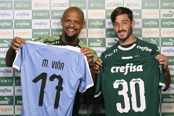 Viña é apresentado no Palmeiras e sela a paz com Felipe Melo