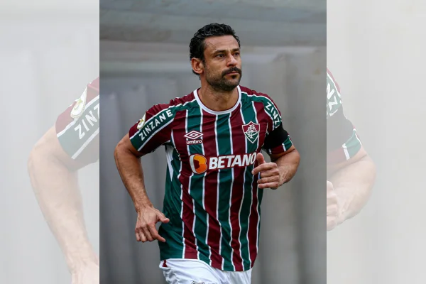 Fluminense leva sufoco do RB Bragantino, mas vence e sobe tabela