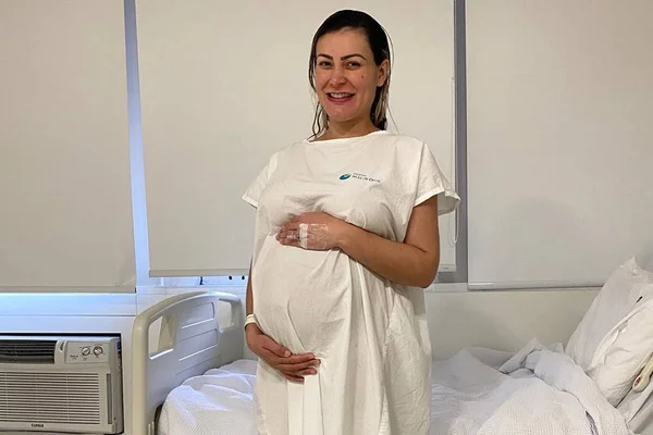 Andressa Urach ficará internada até o nascimento do filho