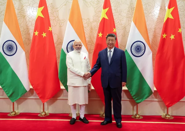 Primeiro-ministro da Índia, Narendra Modi, e presidente da China, Xi Jinping