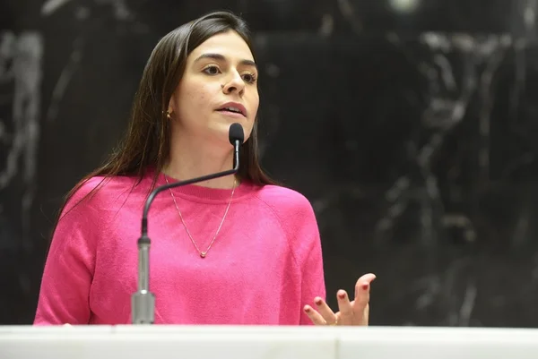 Deputada reporta ameaças de estupro e morte: “Não adianta denunciar”
