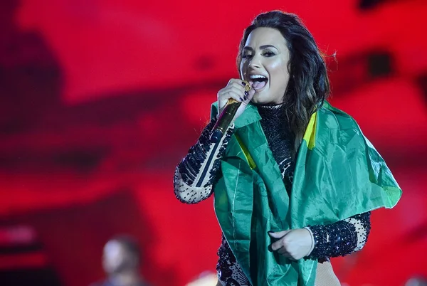 Irmã de Demi Lovato faz homenagem no aniversário da cantora