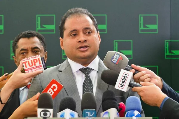 Senado: relator dá parecer favorável a PL que amplia brechas a Caixa 2
