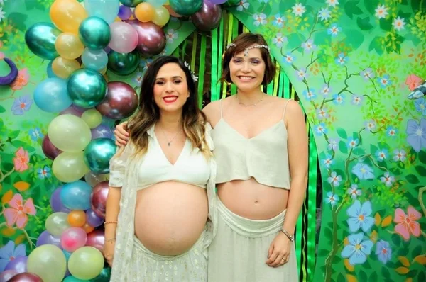 Fofura: Tatá Werneck derrete a web com foto de Clara Maria e Uri
