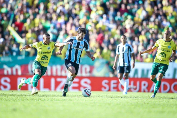 Grêmio bate o Ypiranga e abre vantagem na final do Gauchão