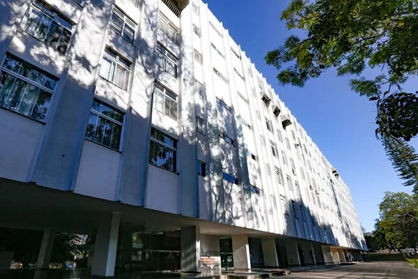 Justiça mantém presa médica suspeita de matar próprio filho de 3 anos