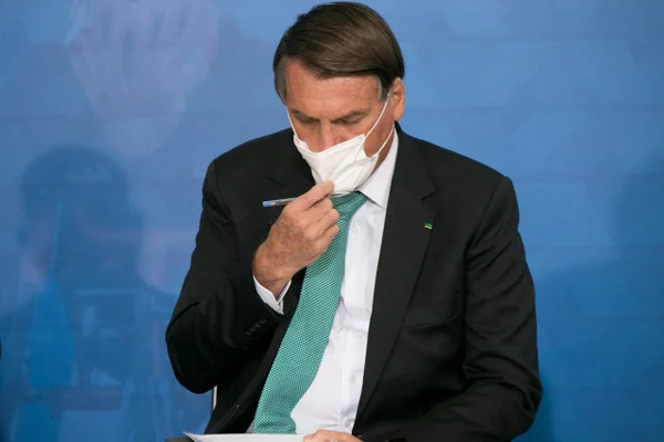 Exaustão de Bolsonaro preocupa gabinete; presidente está com insônia