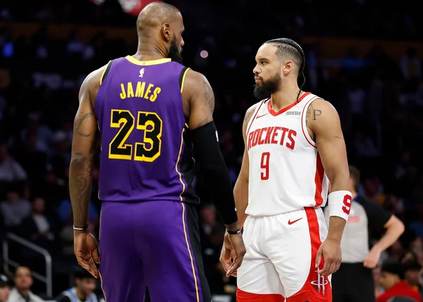 Foto colorida de LeBron James e Dillon Brooks - Metrópoles