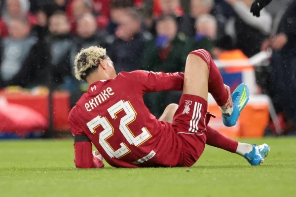 Foto colorida de Ekitiké, do Liverpool - Metrópoles