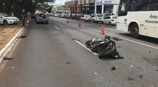Motociclista fica em estado grave após acidente na Asa Norte