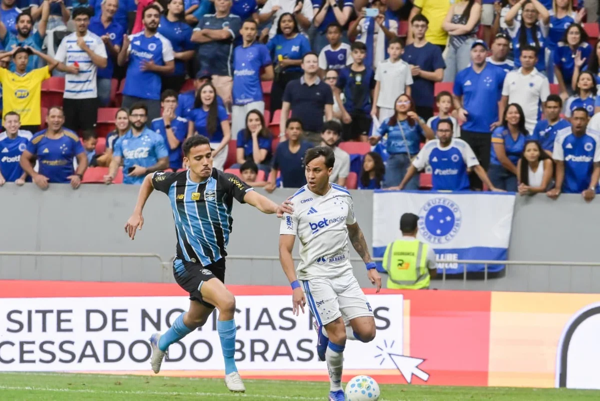 Gabriel Grando brilha e Grêmio vence o Cruzeiro em jogão no DF - imagem 21 Gabriel Grando brilha e Grêmio vence o Cruzeiro em jogão no DF - imagem 21
