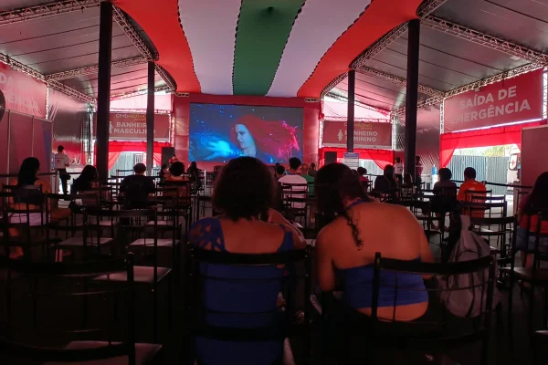 Cinemáximo Itinerante reúne famílias no Itapoã com cinema e pipoca grátis