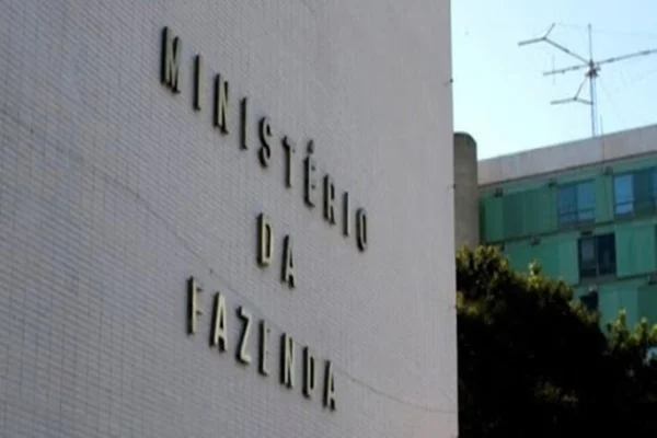 Imagem colorida, edifício Ministério da Fazenda - Metrópoles