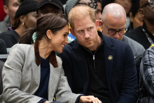 Na foto o príncipe Harry e a esposa, Meghan Markle - Metrópoles
