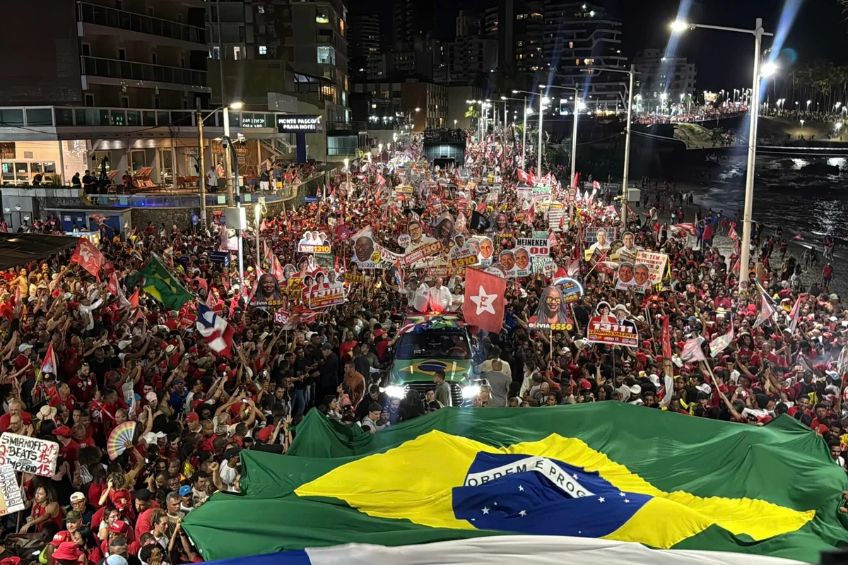 Na Bahia, Lula diz a aliados estar preocupado com crise no STF