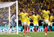 Muñoz e demais companheiros da Colômbia comemorando o gol diante da RD Congo