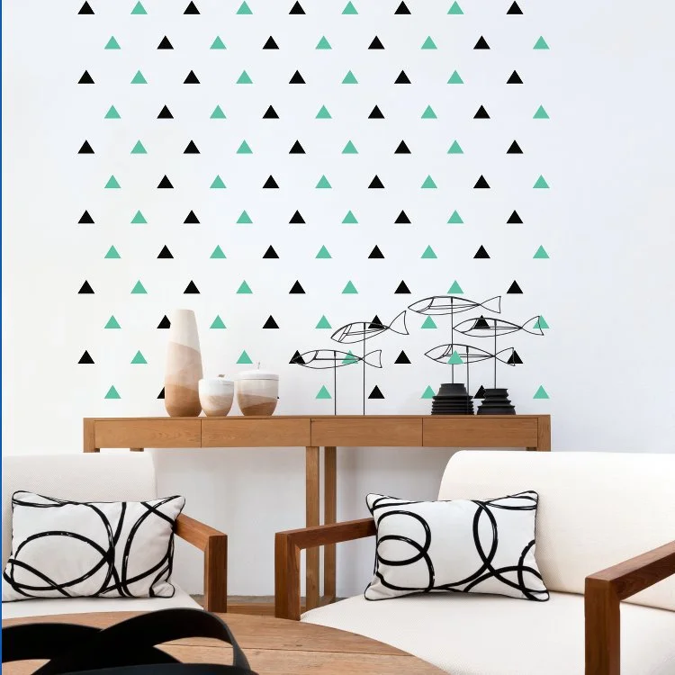 Organizados em um espaço limitado, fazem a vez de um quadro pendurado Organizados em um espaço limitado, fazem a vez de um quadro pendurado