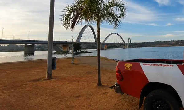 Vídeo. Bombeiros resgatam corpo de homem de 35 anos no Lago Paranoá