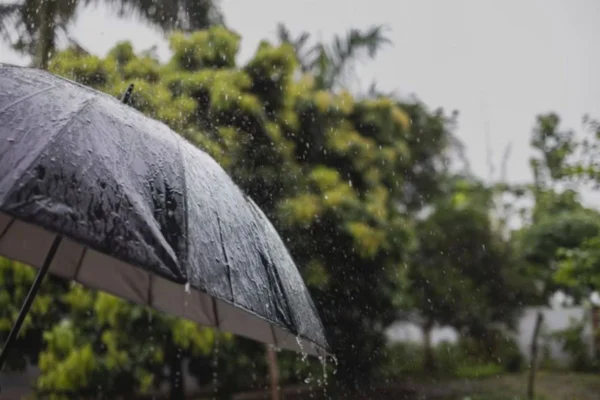 Alerta de perigo de tempestade do INMET abrange áreas do litoral paulista. Ventos podem chegar a 100 km/h e há chance de queda de granizo - Metrópoles
