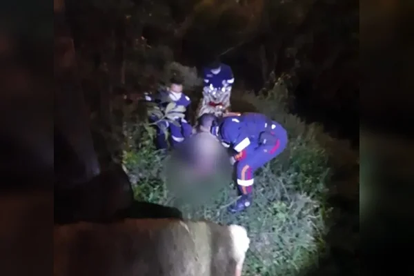 Rapaz seminu é encontrado com ferimentos na cabeça e desacordado dentro de rio no Novo Mundo