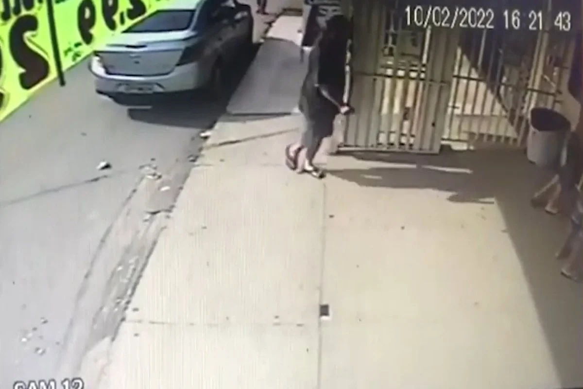 Um suspeito entrou em uma distribuidora de bebidas, localizada na QNO 18, Setor, de Ceilândia, e matou um homem Um suspeito entrou em uma distribuidora de bebidas, localizada na QNO 18, Setor, de Ceilândia, e matou um homem