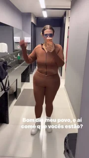 Thais Carla posando com roupa fitness Thais Carla posando com roupa fitness