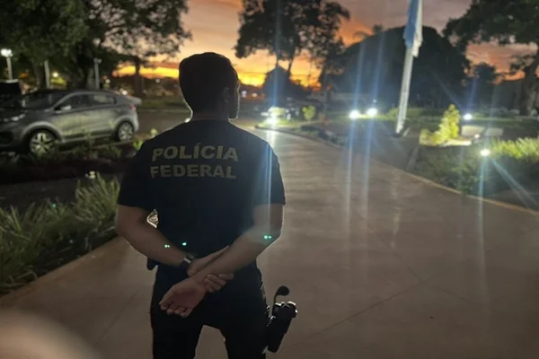 Policial legislativo e advogada são alvos da PF por atos terroristas
