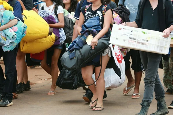 Após negociação, alunos desocupam Centro de Ensino Setor Leste
