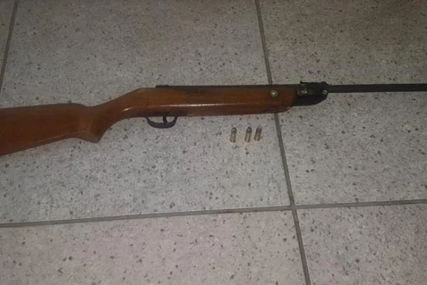 Criança de 8 anos mata mãe por acidente com tiro de espingarda