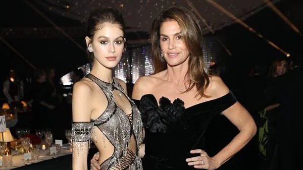 Kaia Gerber segue os passos da mãe Kaia Gerber segue os passos da mãe