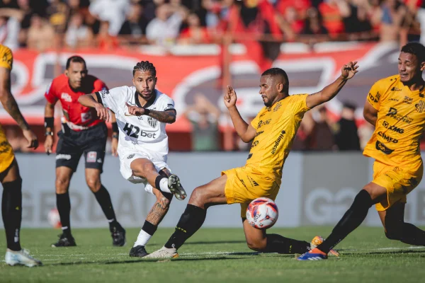 Imagem colorida da partida entre Pouso Alegre x Atlético-MG