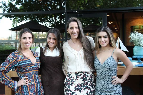 Maria Filó lança coleção de verão em happy hour italiano