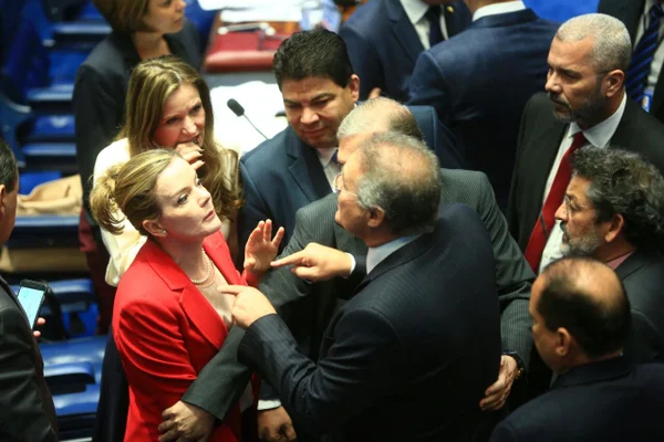 Os 10 barracos mais absurdos do julgamento do impeachment (até agora)