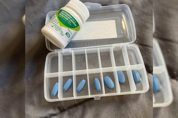 Organizador de comprimidos pode comprometer remédios. Entenda Farmacêuticos apontam que qualidade e eficiência dos medicamentos pode ser comprometida se eles forem retirados das embalagens originais. Prep.