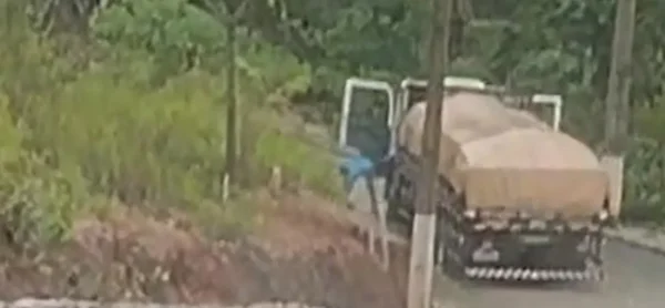 Imagem colorida de caminhão desgovernado - Metrópoles