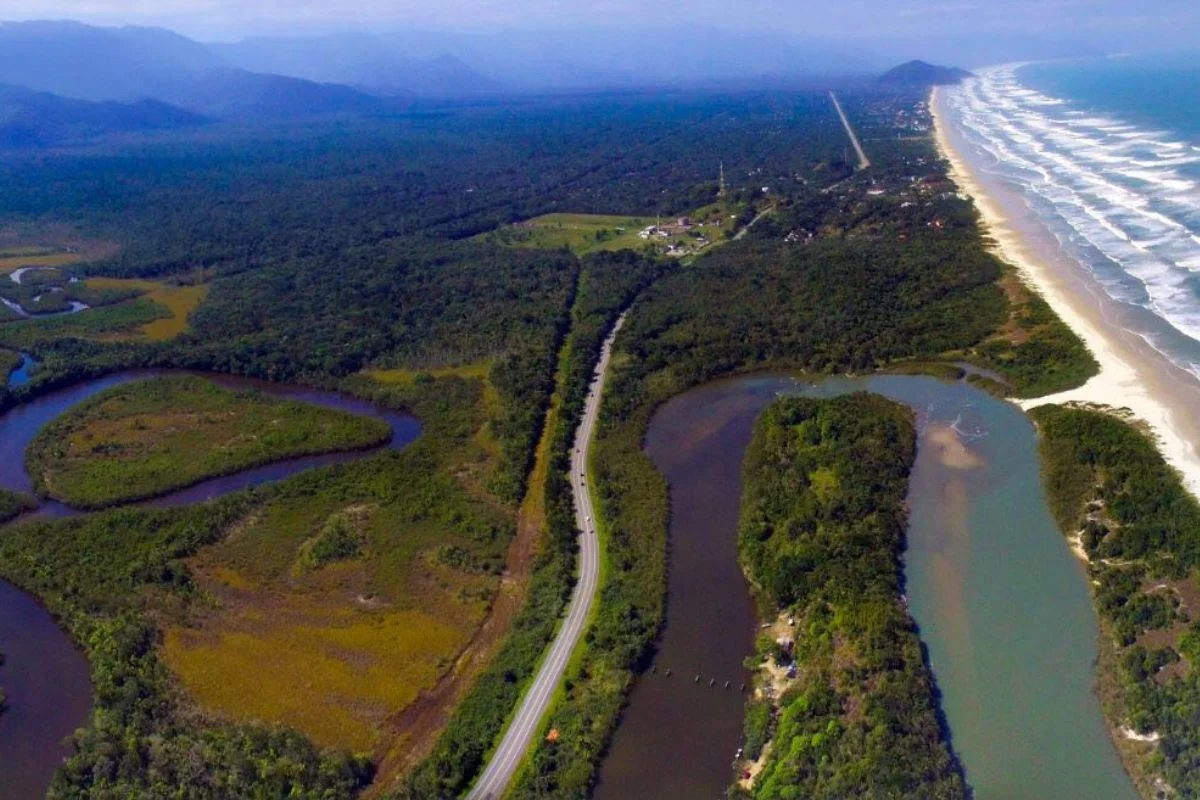 Uma propriedade de 48 hectares, com vegetação nativa preservada, na Praia de Guaratuba, avaliada em R$ 26 milhões, será incorporada ao Parque Uma propriedade de 48 hectares, com vegetação nativa preservada, na Praia de Guaratuba, avaliada em R$ 26 milhões, será incorporada ao Parque