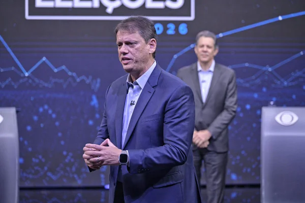 Tarcísio e Haddad em debate em São Paulo