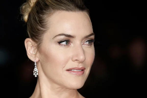 Kate Winslet se diz contra o uso de Photoshop. Mas e quando ela é a modelo?