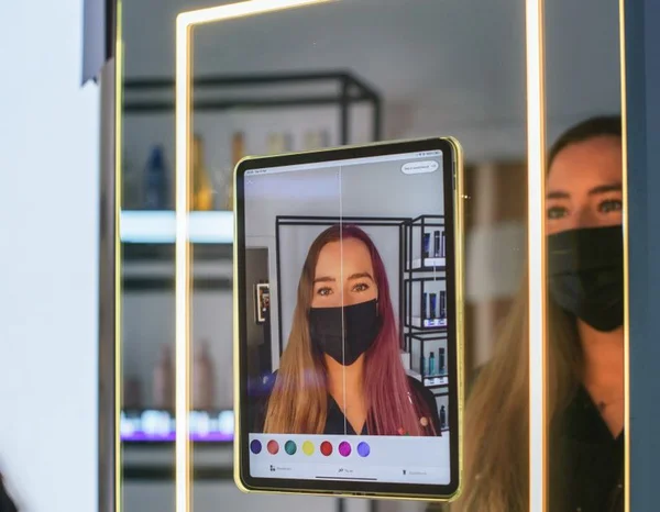 Amazon abre salão de beleza com realidade aumentada e QR Code