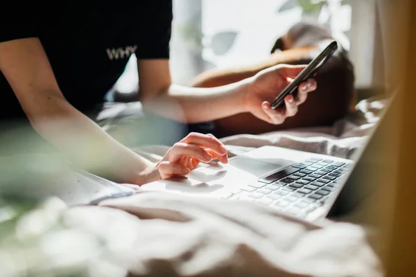 Influencers e flawsome: ponte sólida entre marcas e consumidores