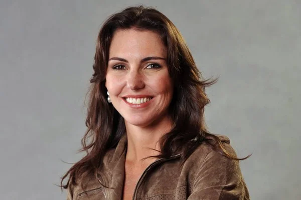 Glenda Kozlowski comandará reality show de futebol no SBT